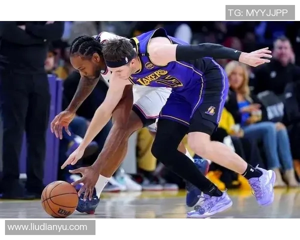 2015年湖人对阵快船的经典对决回顾与精彩瞬间分析