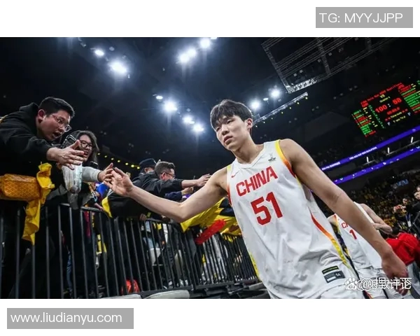 CBA季后赛广东队与山东队激战正酣精彩对决引发球迷热议